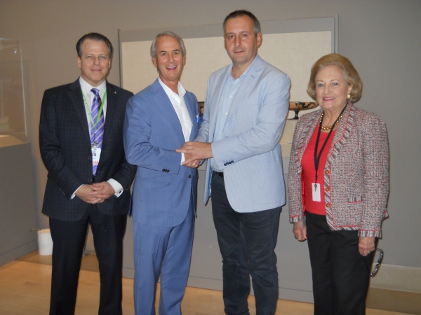 destra Maxwell Anderson, direttore del Dallas Museum of Art e a Mario Cesarano, John Eagle