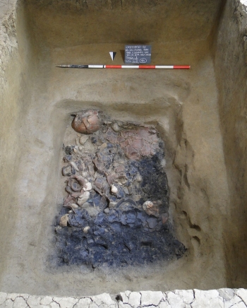 Castenaso (BO) Tomba 1 con stele e ricco corredo