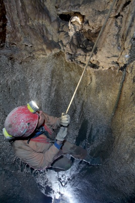 Il terrazzino con il reperto, collocato a 11 m d'altezza