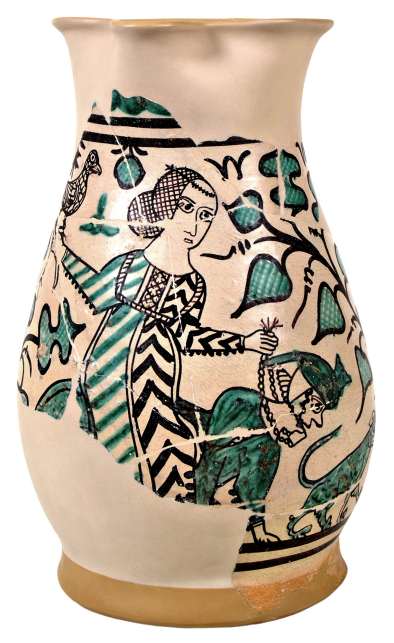 Brocca in maiolica arcaica con raffigurazione allegorica del dominio della donna sull'uomo