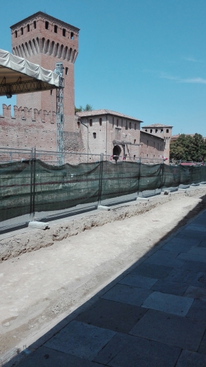 Panoramica del sondaggio, in primo piano i resti della Strada Ducale di Toscana