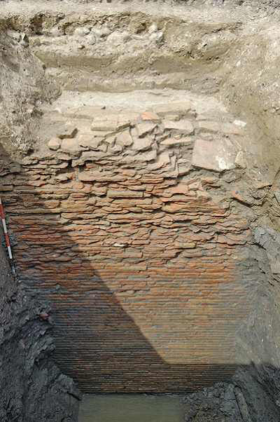 Il muro di fortificazione di et romana (altezza m. 4,5 circa)