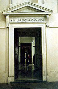 L'ingresso del Museo Archeologico Nazionale di Parma situato al primo piano del Palazzo della Pilotta