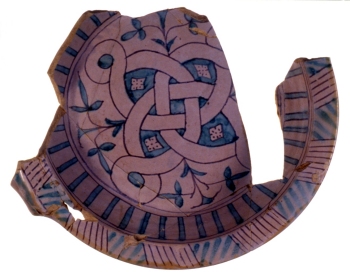 Catino in ceramica smaltata della met del XIV secolo
