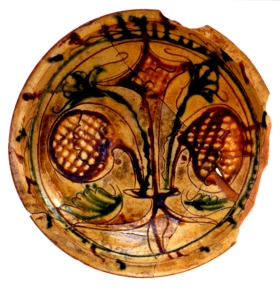 Piatto in ceramica graffita con giglio araldico
