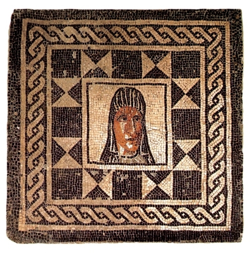 Mosaico policromo con maschera teatrale, pertinente ad una casa privata di Veleia