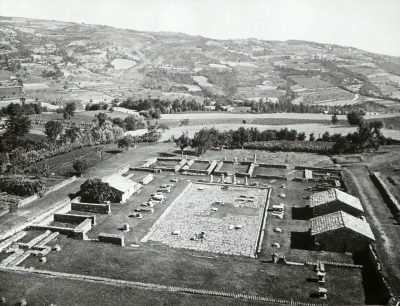 Gli scavi a Veleia in una foto d'epoca