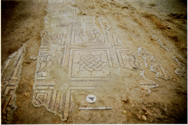 Mosaico pavimentale di San Martino in fase di scavo