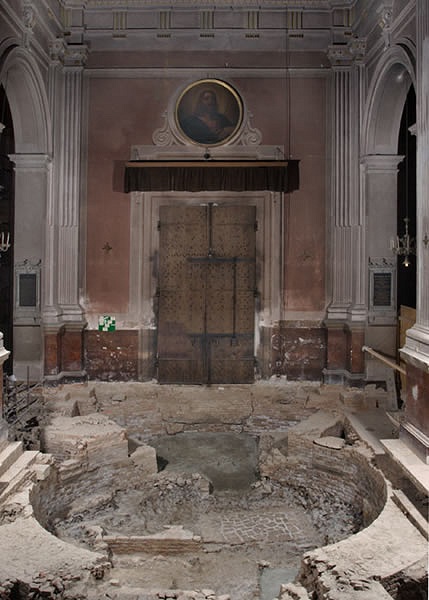 Un'immagine significativa dei lavori che dal 2004 stanno interessando la Cattedrale  di Reggio Emilia