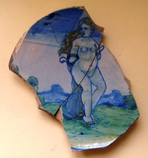 Uno dei reperti che sar oggetto di restauro durante il canitere-scuola di Montefiore. La simbologia della donna nuda legata ad un albero  al vaglio degli studiosi